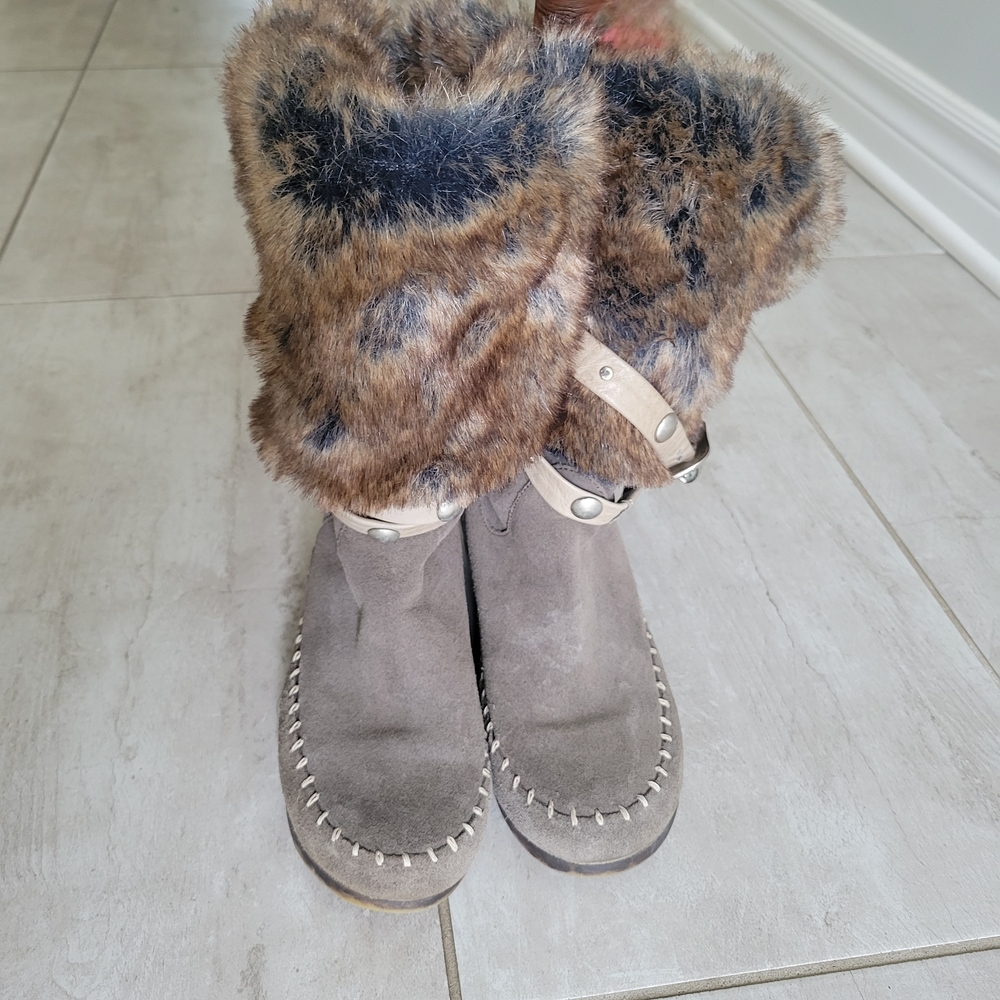 To Be Fashion Women Gray Suede Boots with Faux Fur Trim Size US 8.5